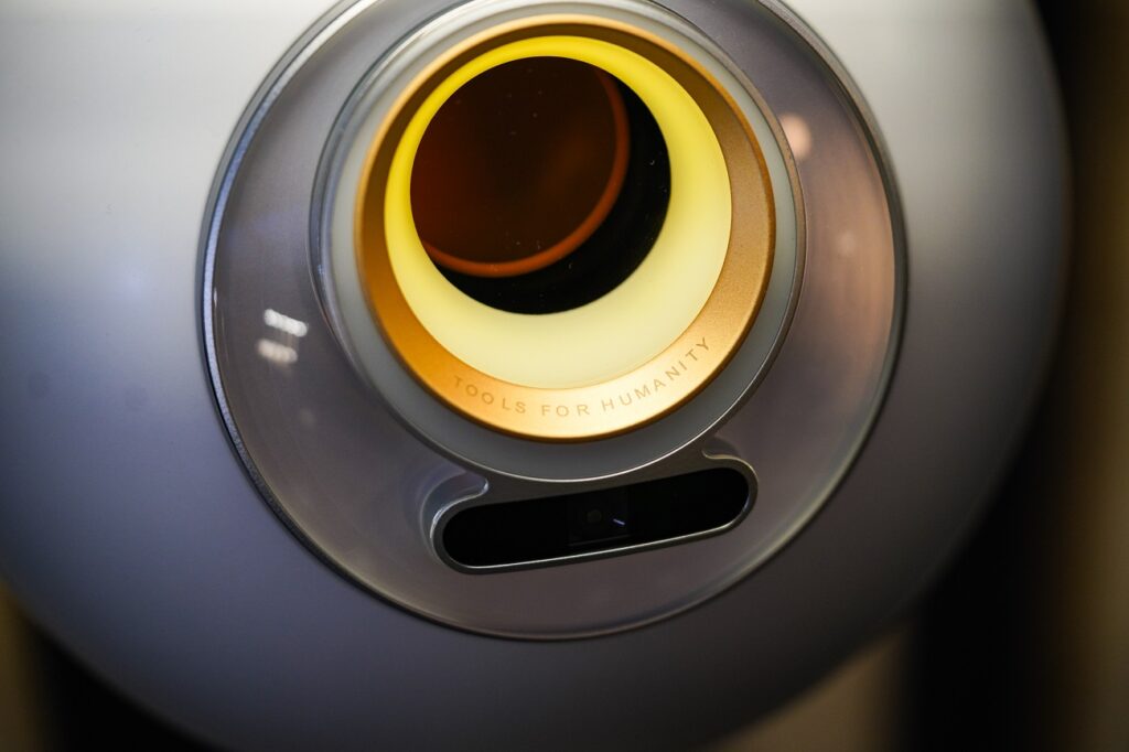 sam-altmans-eye-scanning-id-project-launches-in-u-s-2-1024x682-1 شرکت سم آلتمن در زمینه اسکن چشم در آمریکا